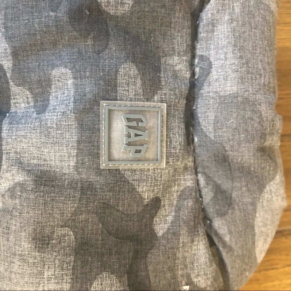 Gap toddler gray camo puffer vest